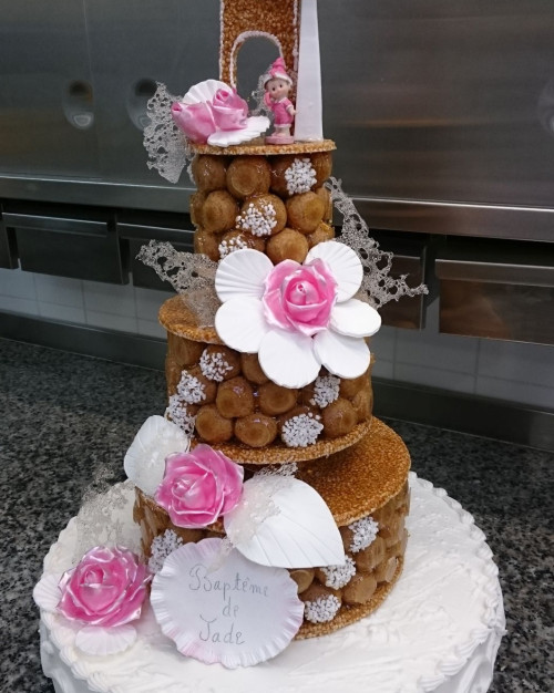 Croquembouche baptême (4 choux par pers) n° 1